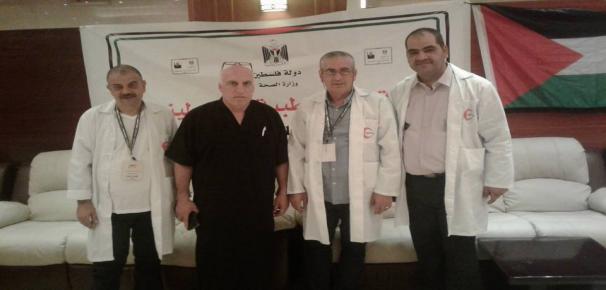   54 طبيبا وممرضا يقومون على خدمة حجيج فلسطين في مكة
